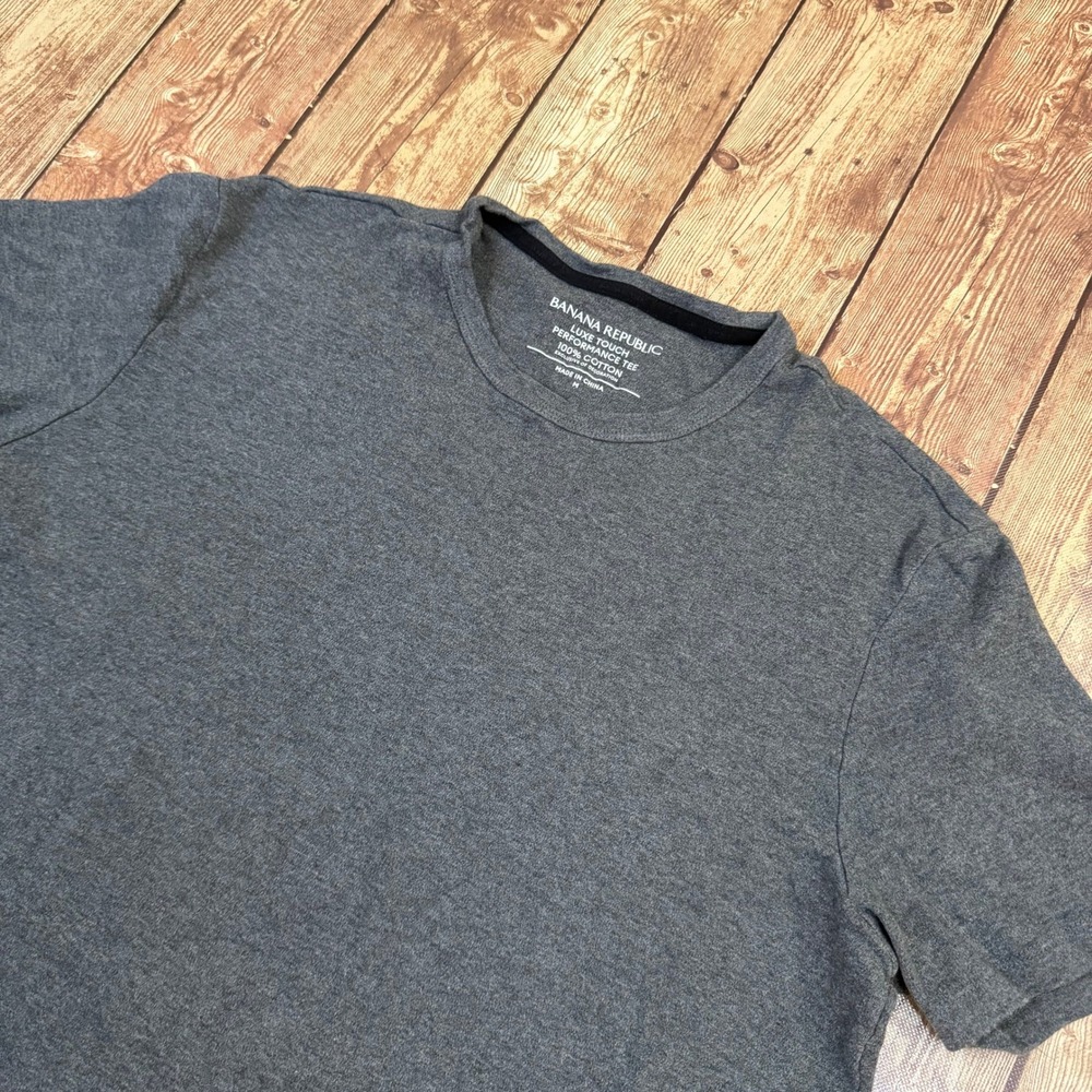 Banana Republic Luxe Touch Performance Tee Mens Medium Gray Short Sleeve Cotton